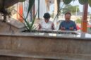 Photo: Kepala Desa Sukaraya, Dano Sumarno Saat Ziarah Kubur ke Makam Almarhum H. Eka Supria Atmaja.