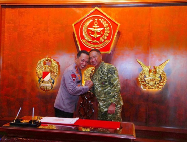 Photo: Panglima TNI Jenderal TNI, Agus Subiyanto Terima Kunjungan Silaturahmi, Kapolri Jenderal Polisi Listyo Sigit Prabowo.
