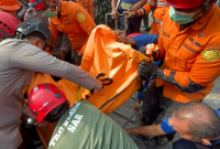 Photo: Tim SAR Gabungan Saat Melakukan Penyelamatan Korban 