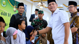 Photo: Plt. Bupati Bekasi Dr. Asep Surya Atmaja Hadiri Santunan Anak Yatim Yayasan Pendidikan Islam Sabilul Muhtadin, Desa Babelan Kota, Kecamatan Babelan, Kabupaten Bekasi.