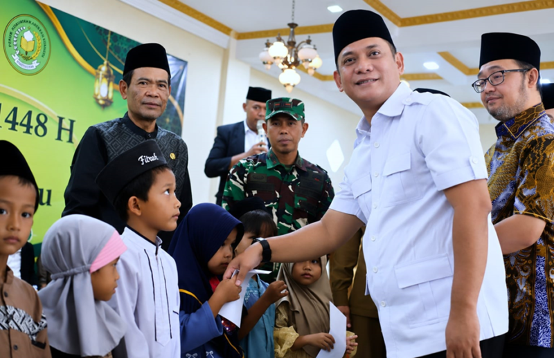 Photo: Plt. Bupati Bekasi Dr. Asep Surya Atmaja Hadiri Santunan Anak Yatim Yayasan Pendidikan Islam Sabilul Muhtadin, Desa Babelan Kota, Kecamatan Babelan, Kabupaten Bekasi.