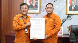 Photo: Plt. Bupati Bekasi, Dr. Asep Surya Atmaja Bersama Kepala Badan Pusat Statistik (BPS) Kabupaten Bekasi, Krido Saptono.