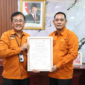 Photo: Plt. Bupati Bekasi, Dr. Asep Surya Atmaja Bersama Kepala Badan Pusat Statistik (BPS) Kabupaten Bekasi, Krido Saptono.