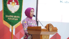 Photo: Penasehat DWP Kabupaten Bekasi, Nia Yuniawati Asep Surya Atmaja