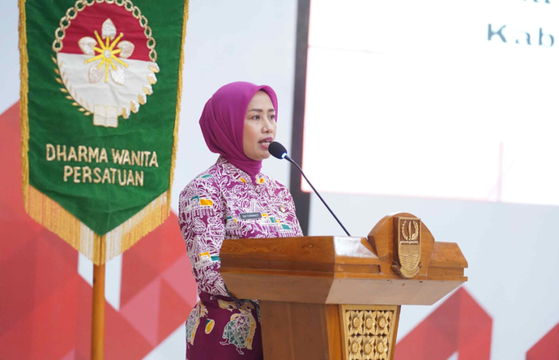 Photo: Penasehat DWP Kabupaten Bekasi, Nia Yuniawati Asep Surya Atmaja