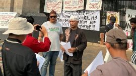 Teks Photo: Suasana Aksi Nelayan Sukabumi Di Depan Gedung DPRI RI Jakarta