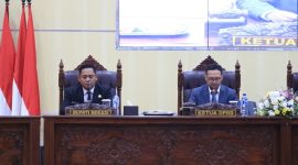 Photo: Plt. Bupati Bekasi Dr. Asep Surya Atmaja Bersama Ketua DPRD Kabupaten Bekasi, Ade Sukron.