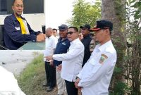 Photo: Kusnadi & Plt Bupati Bekasi Dr. Asep Surya Atmaja Saat Tinjau Irigasi