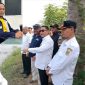 Photo: Kusnadi & Plt Bupati Bekasi Dr. Asep Surya Atmaja Saat Tinjau Irigasi