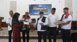 Kemnaker Salurkan Bantuan Gempa di Pulau Flores