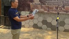 Photo: James Tobing (Pemimpin Perusahaan dan Pemimpin Redaksi SK Dialog)