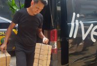 Photo: Pasukan Makanan Untuk Pendukung Mantan Menteri Agama Yaqut Cholil Qoumas di Pengadilan Tipikor Jakarta.