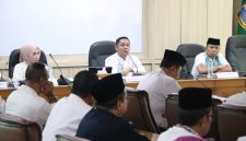 Photo: Plt. Bupati Bekasi, dr. Asep Surya Atmaja Pimpin Rapim Evaluasi Pelaksanaan Kegiatan Pembangunan Kabupaten Bekasi Tahun Anggaran 2026.