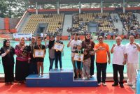 Photo: Plt. Bupati Bekasi, dr. Asep Surya Atmaja (kenakan kacamata hitam berkaos oren) Saat Membuka “Kejuaraan Renang Super Sprint 2026” di Kolam Renang Aquatic Center Wibawa Mukti, Kecamatan Cikarang Timur, Minggu 11 Oktober 2026.