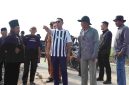 Photo: Plt. Bupati Bekasi, dr. Asep Surya Atmaja Saat Meninjau Kawasan Kali Butek dan Kampung Pulo Glatik, Desa Sukaindah, Kecamatan Sukakarya yang berbatasan dengan Desa Sindangsari, Kecamatan Cabangbungin, Selasa 13 Oktober 2026.